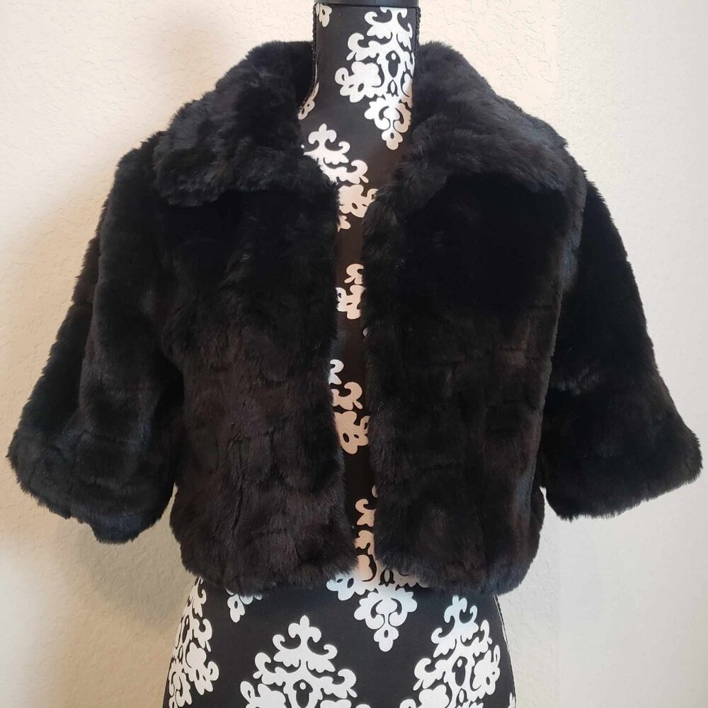 Me Jane Black Faux Fur Lined Cropped Special Occasion 3/4 Sleeve Jacket Coat